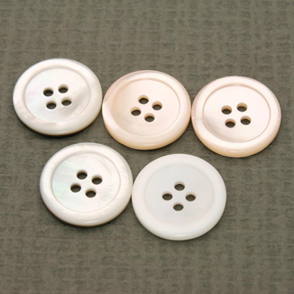NATURAL BUTTON ( HORN, SHELL, COCONUT etc )